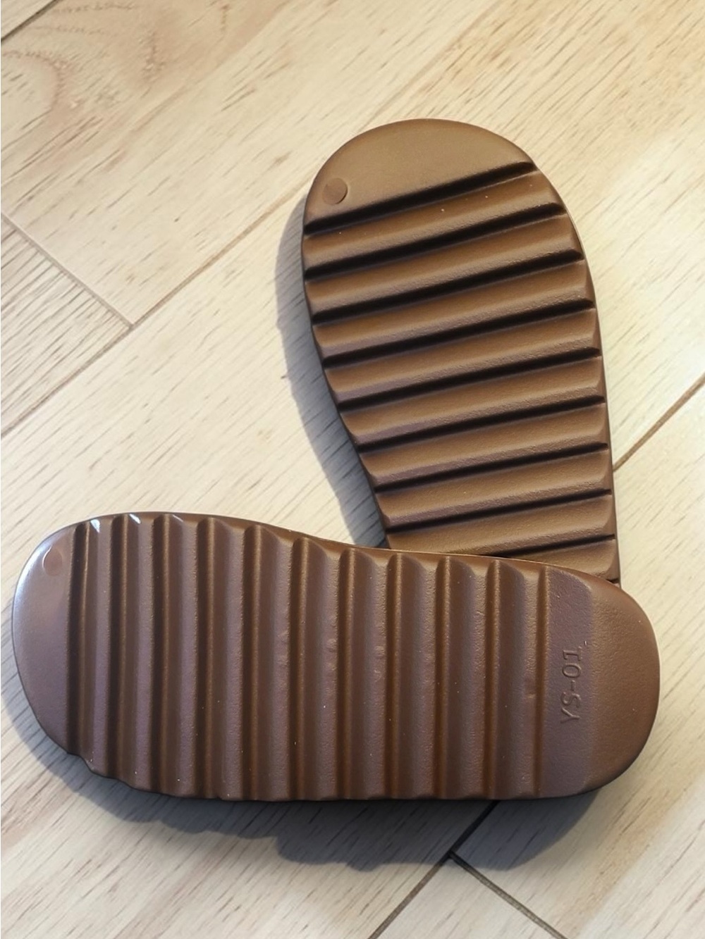 YS-01 Slides – Fudge – Brand New - sizes 5-16 - Picture 3 of 8